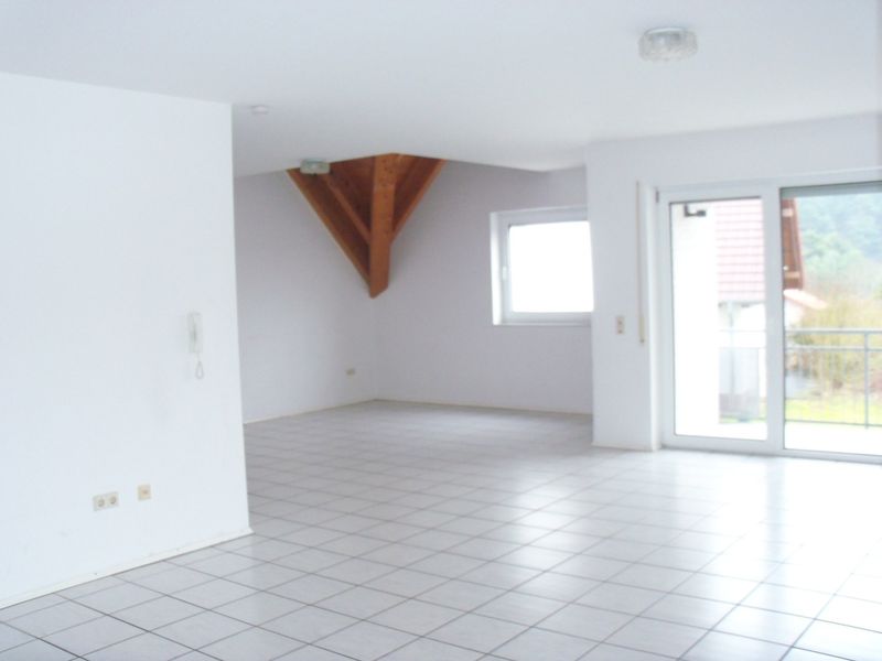 Großzügige Maisonettewohnung mit Balkon, Garage und Stellplatz